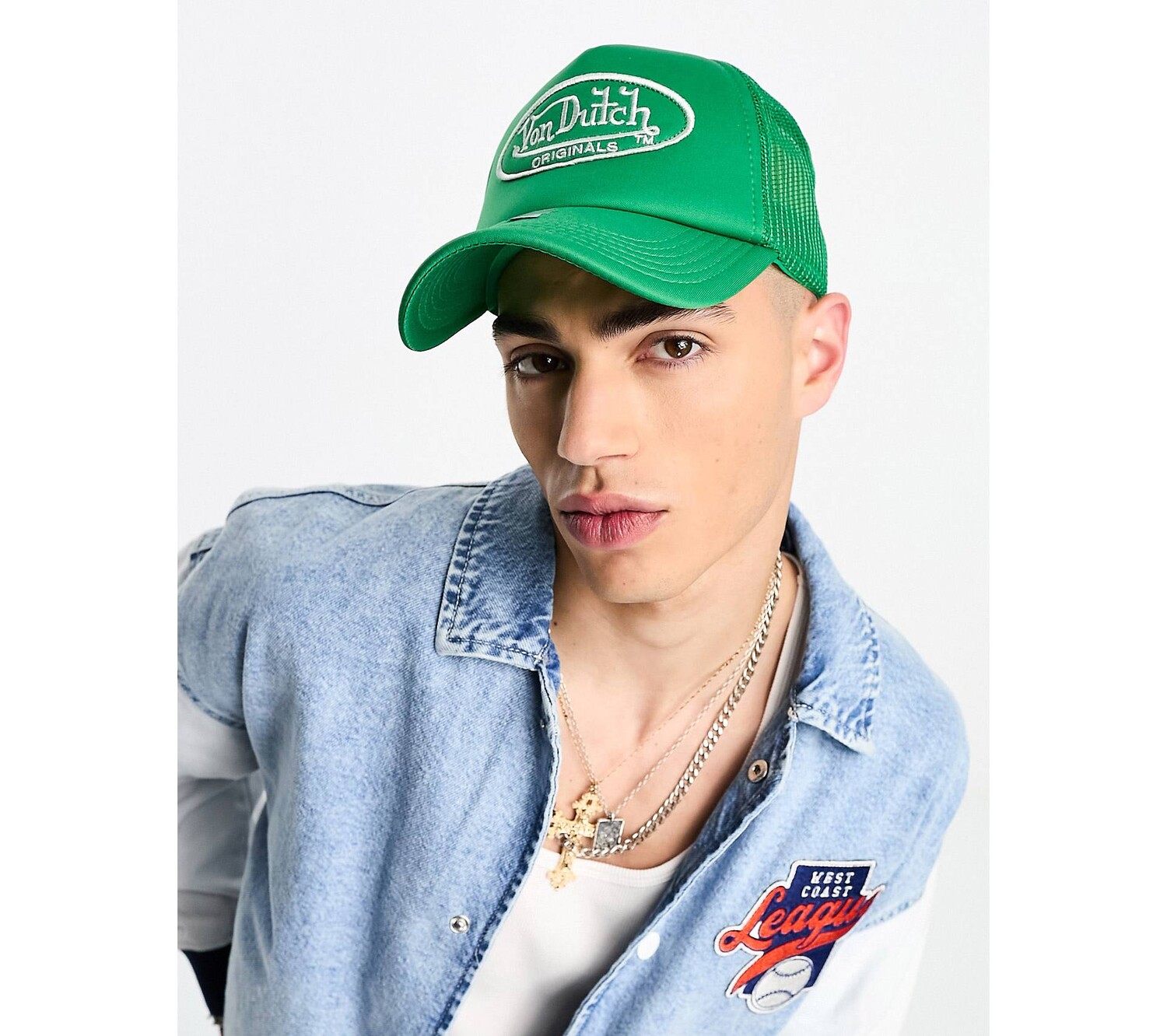 

Лагерь дальнобойщиков Von Dutch Tampa в ярко-зеленом цвете
