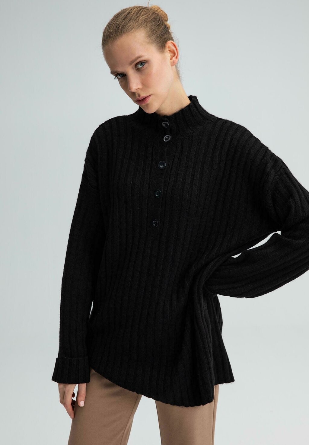 

Свитер Buttoned With Neckband Touché Privé, черный