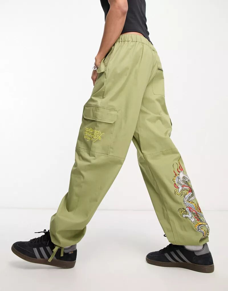 Свободные брюки-карго в стиле милитари Ed Hardy цвета хаки с вышивкой дракона