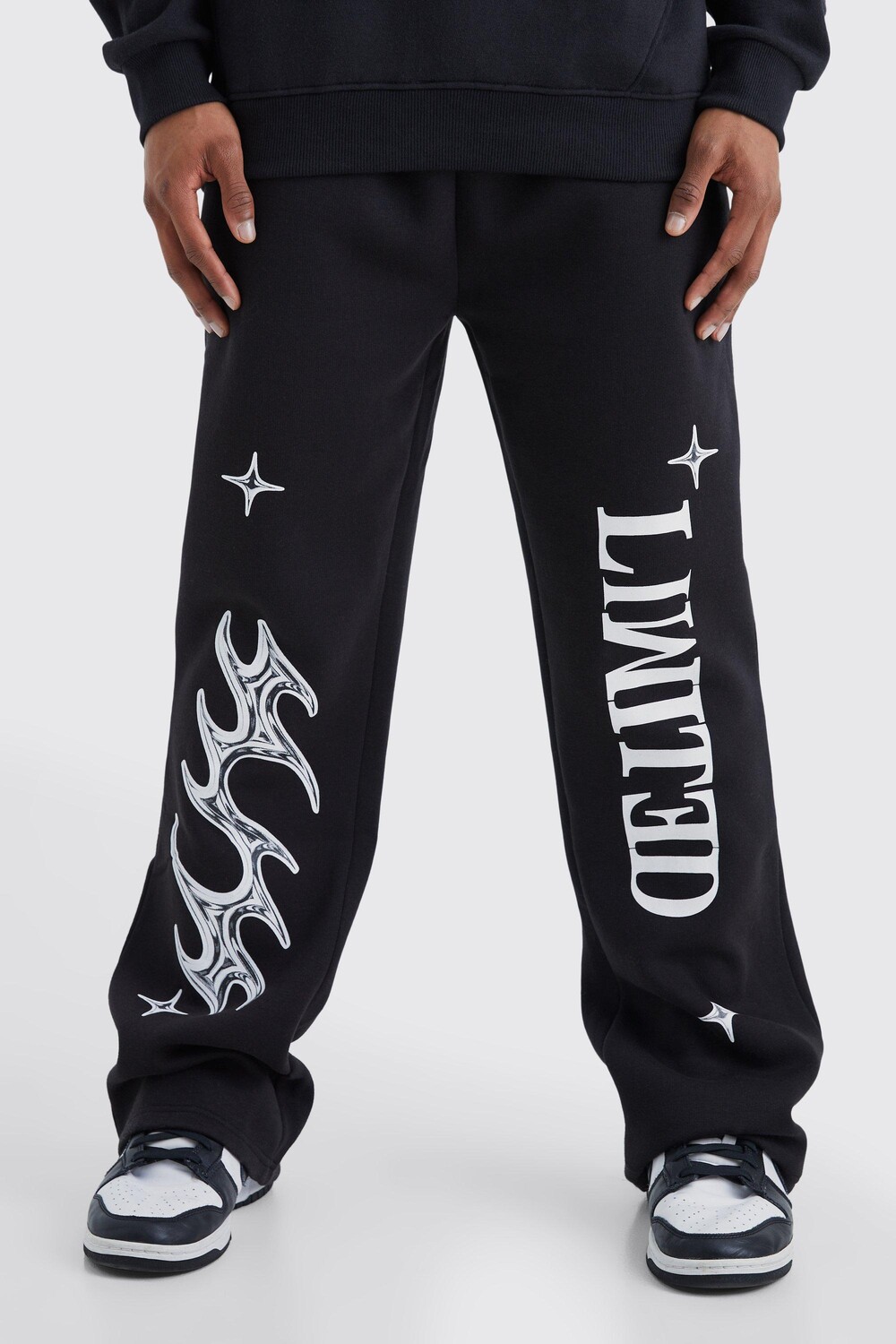 

Джоггеры с графикой limited Boohoo, черный