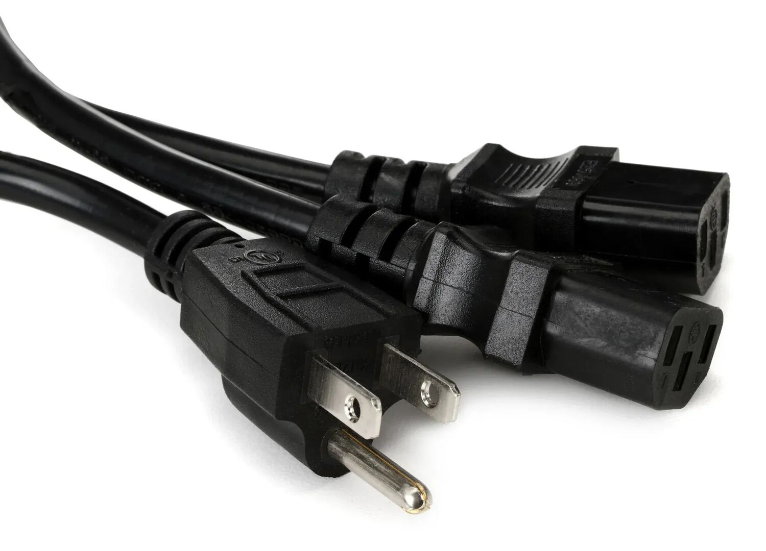 

Hosa YIE-406 NEMA 5-15P — двойной силовой Y-кабель IEC C13 — 1,5 фута