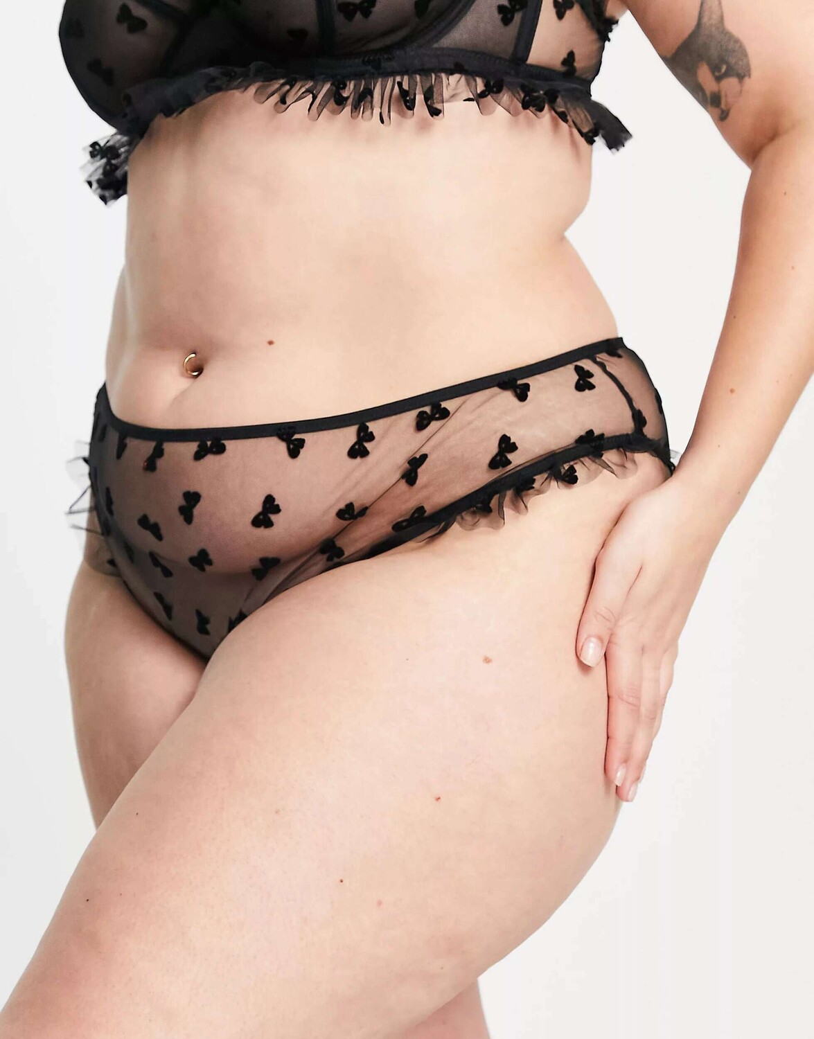 

Черные бразильские трусы из сетки с флокированным бантом ASOS DESIGN Curve Tallulah