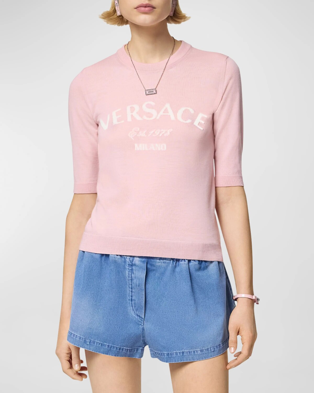 

Вязаный шерстяной свитер с короткими рукавами и логотипом College Versace, цвет Dusty Rose