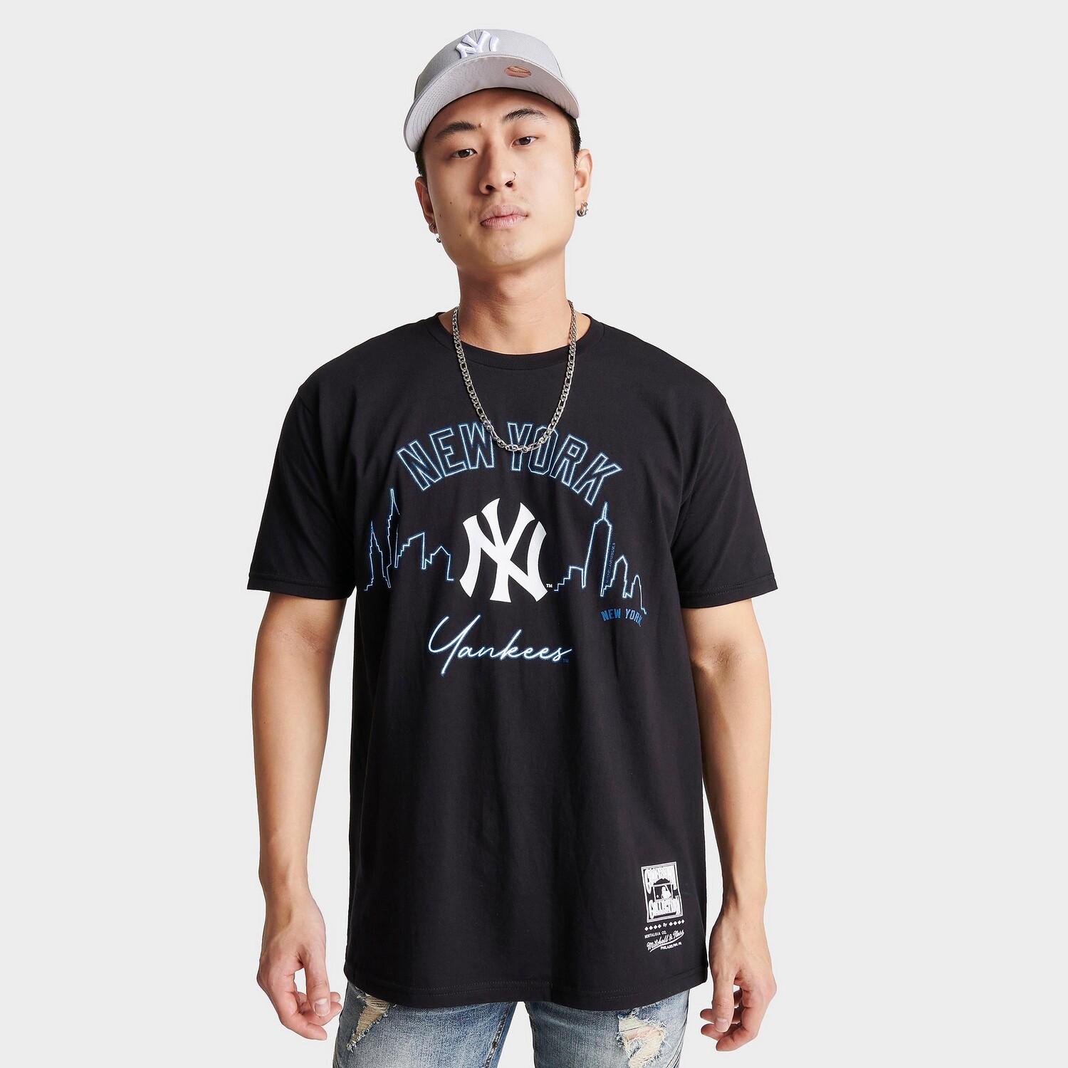 

Мужская футболка с рисунком Mitchell & Ness New York Yankees MLB Neon Skyline, черный