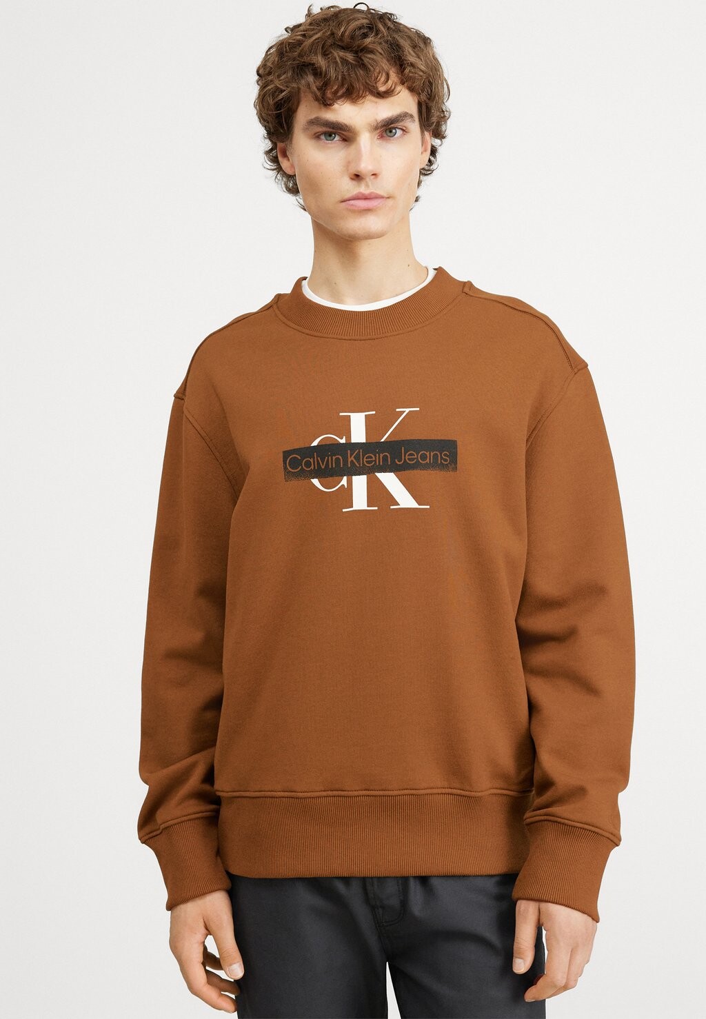 

Толстовка MONOLOGUE CREW NECK UNISEX Calvin Klein Jeans, коричневый