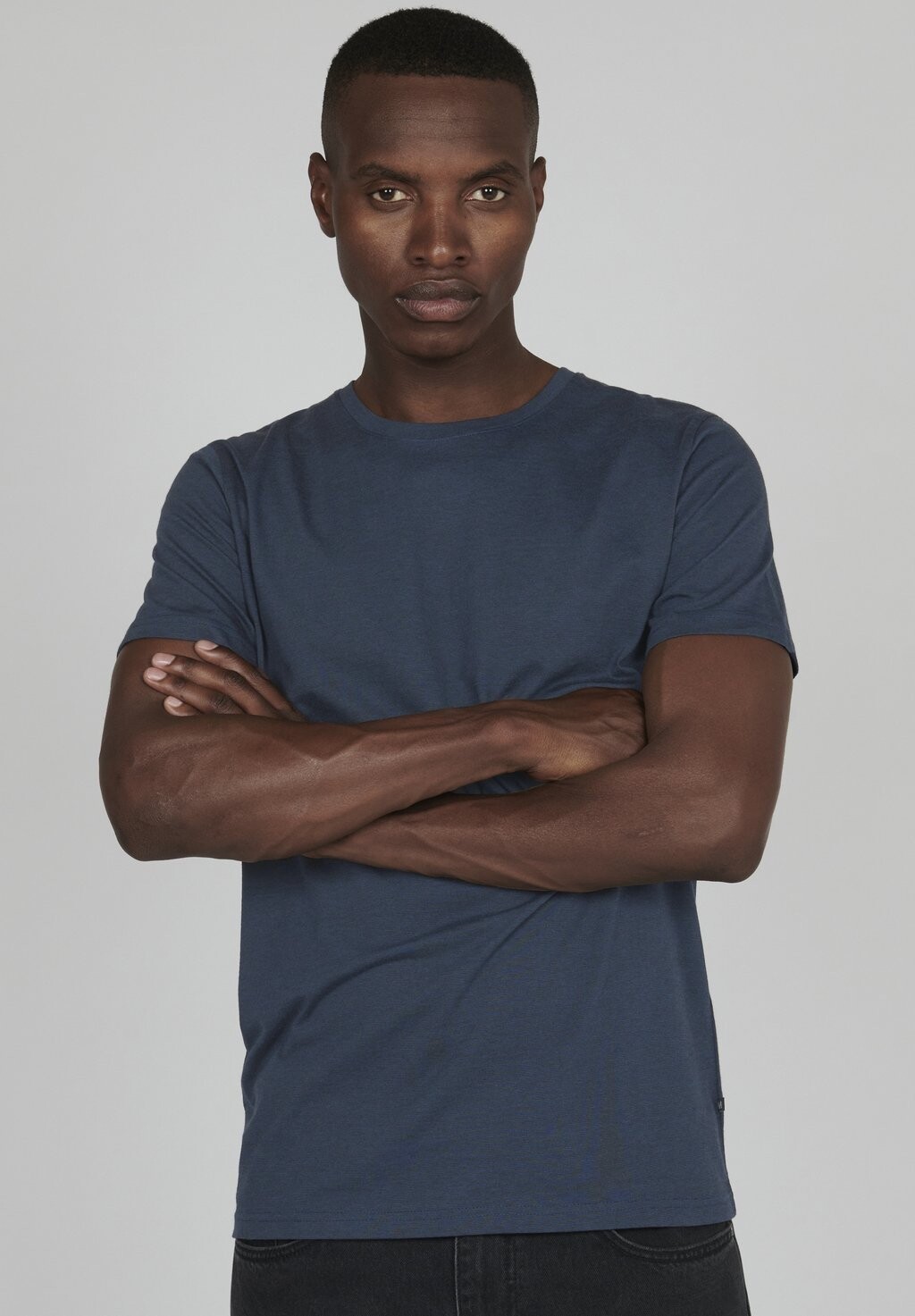 

Базовая футболка Jermane Matinique, цвет insignia blue