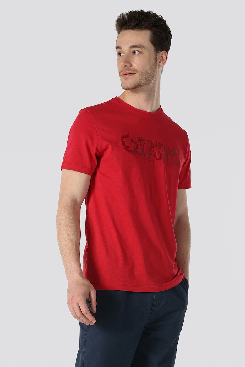 

Футболка с фигурным принтом Colin'S, красный