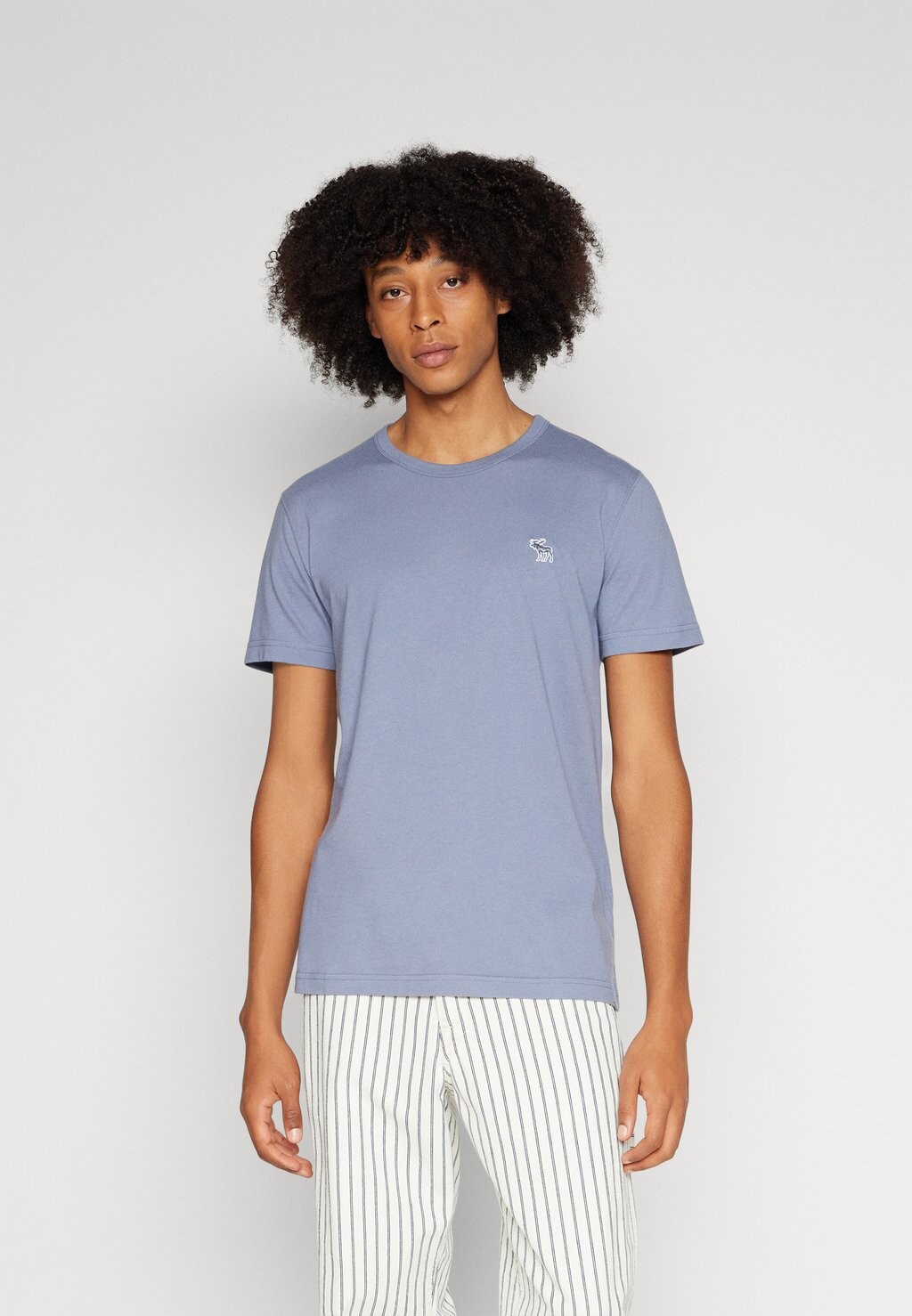 

Базовая футболка Abercrombie & Fitch, синий