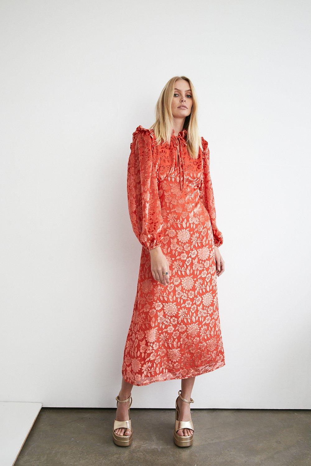 Платье миди Devore с цветочным принтом и завязками на шее Warehouse, красный