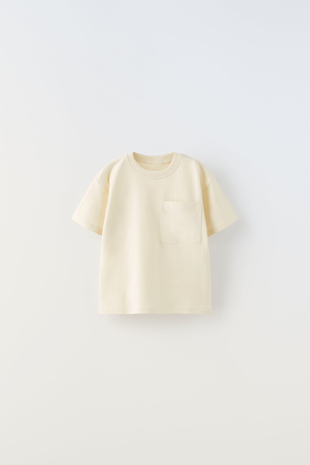 

Одноцветная футболка Zara, середина экрю