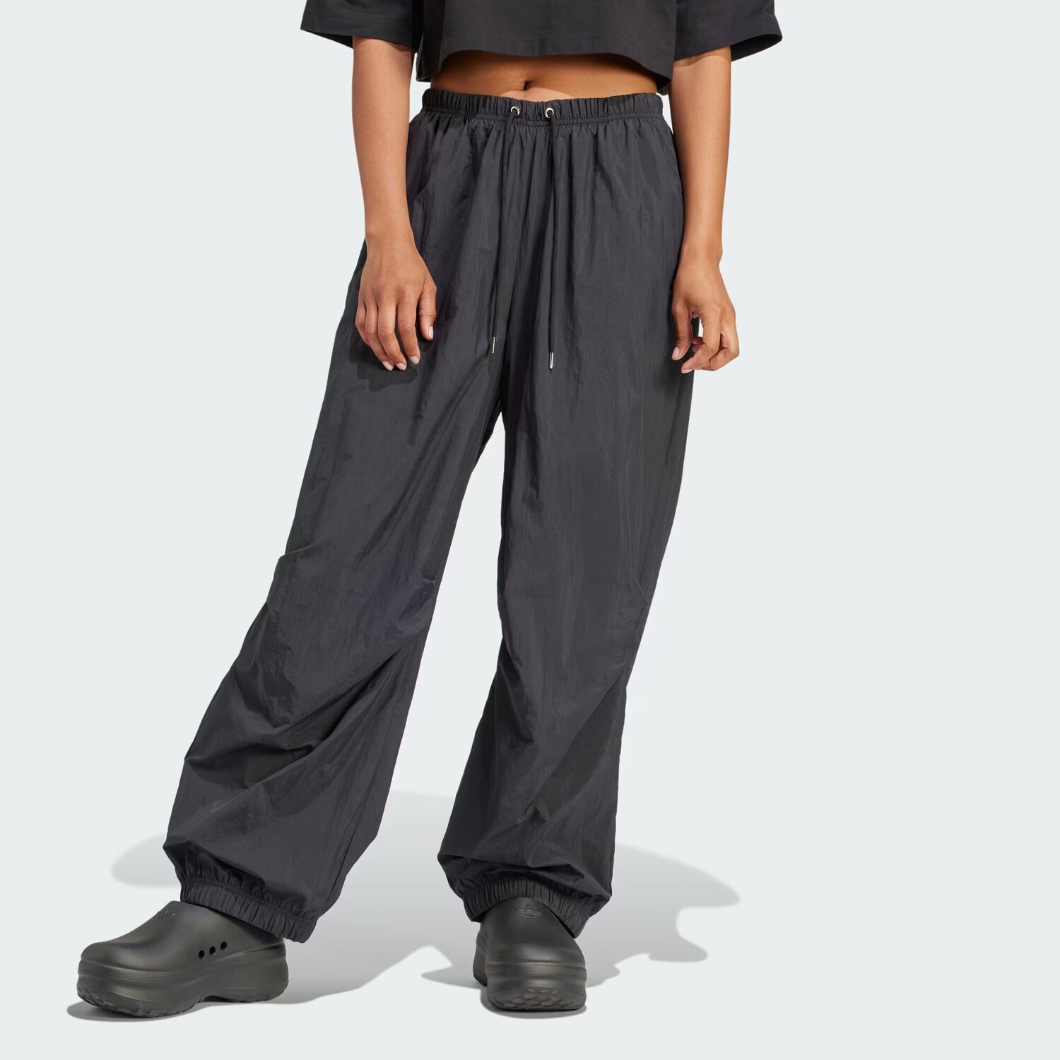 

Нейлоновые брюки-парашют Premium Essentials Adidas, цвет Black