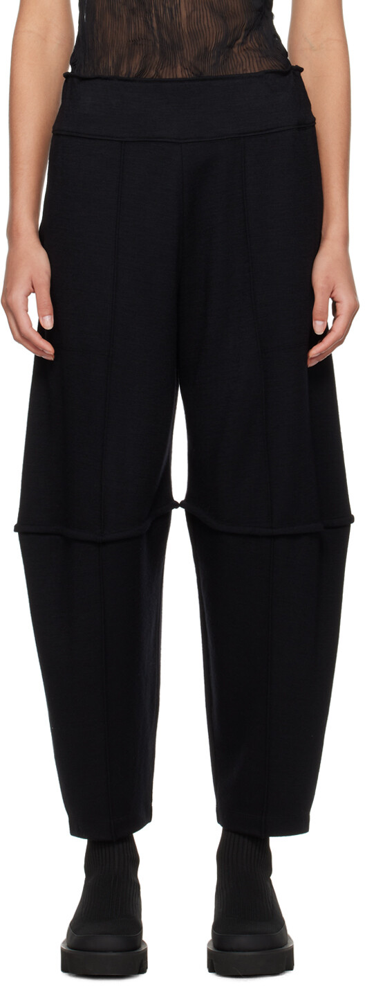 

Черные заправленные брюки ISSEY MIYAKE, Черный