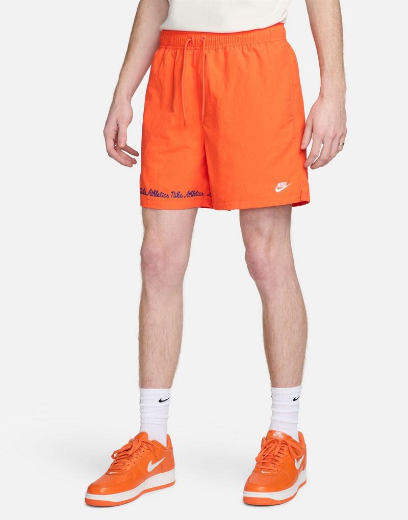 Оранжевые университетские шорты Nike Club