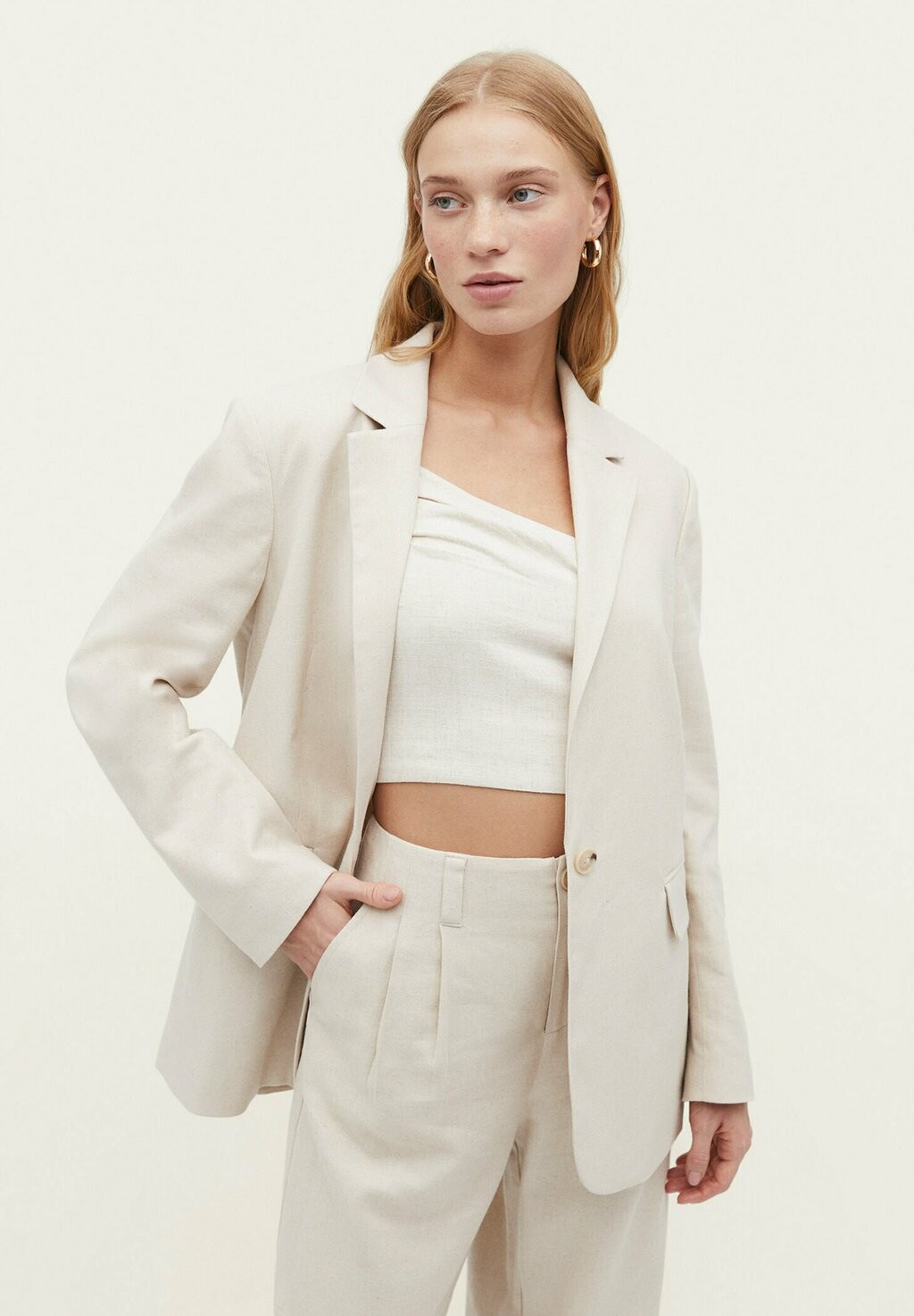 

Короткое пальто Stradivarius, бежевый