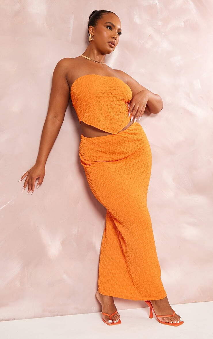 

PrettyLittleThing Плюс оранжевая фактурная длинная юбка