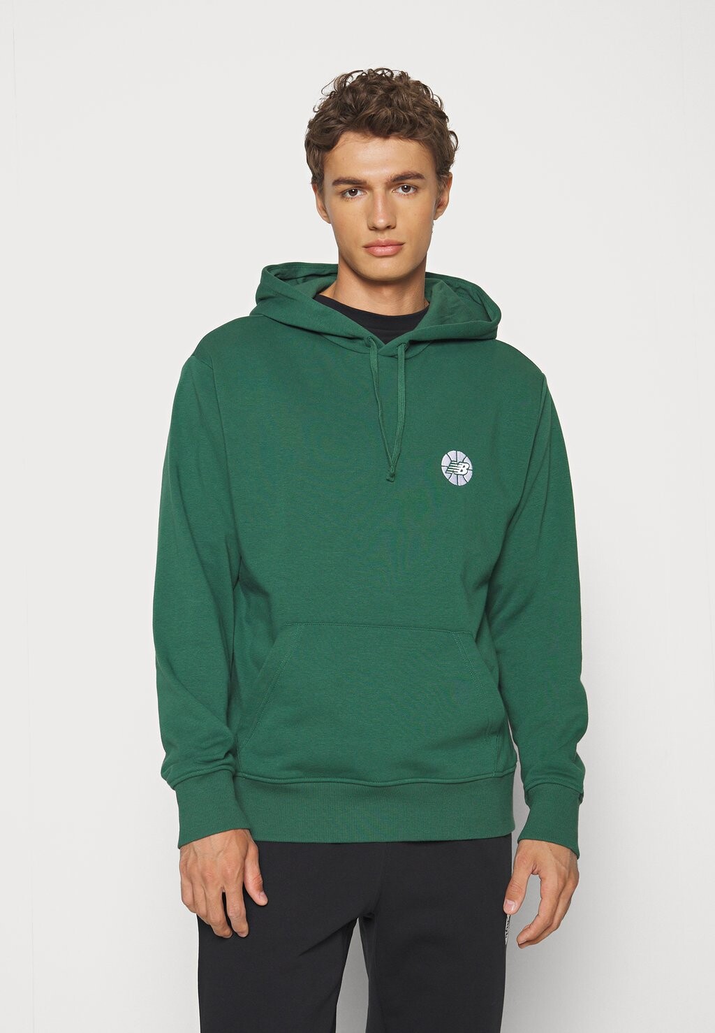 

Толстовка HOOPS ESSENTIALS FUNDAMENTAL New Balance, Team Forest Green
