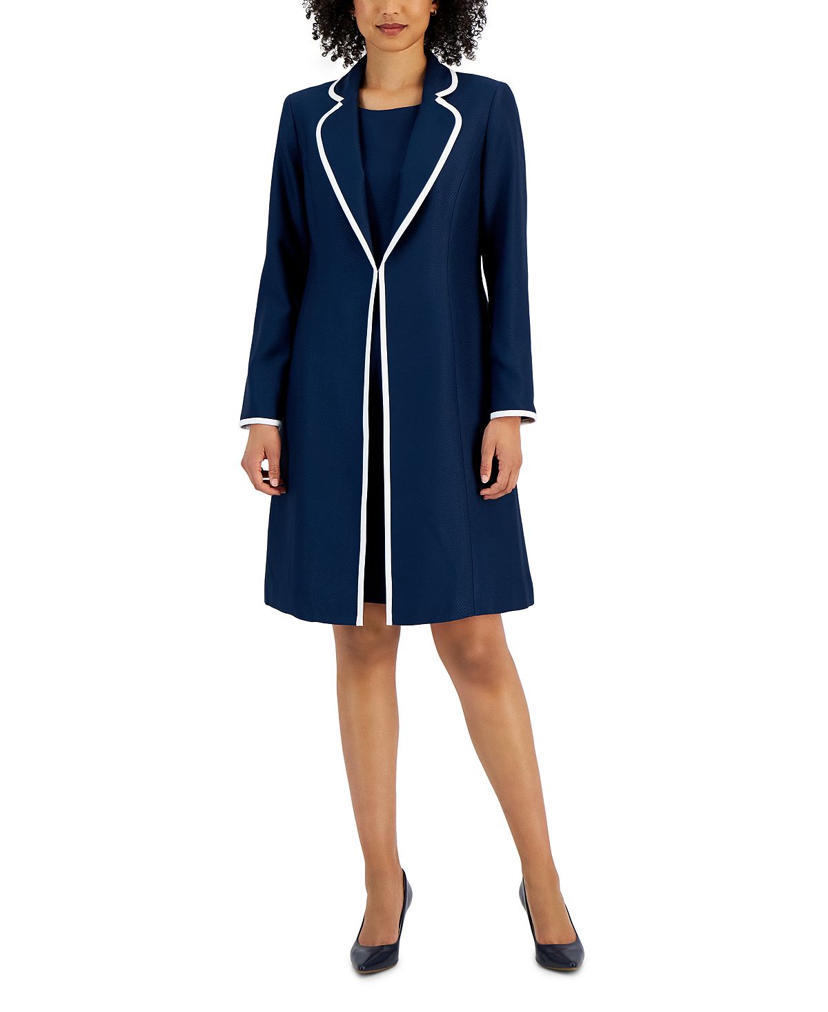 Платье-футляр с жаккардовым каркасом, доступны стандартные и миниатюрные размеры. Le Suit