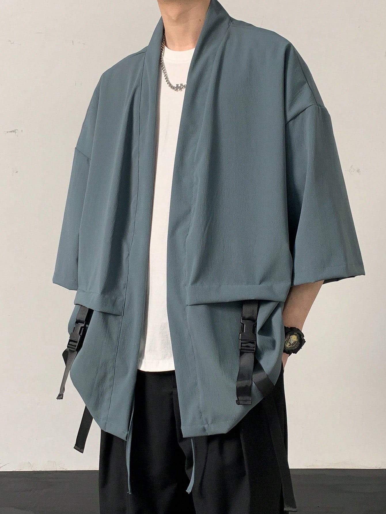 Мужское кимоно в японском стиле Manfinity EMRG с поясом-оби, пыльный синий