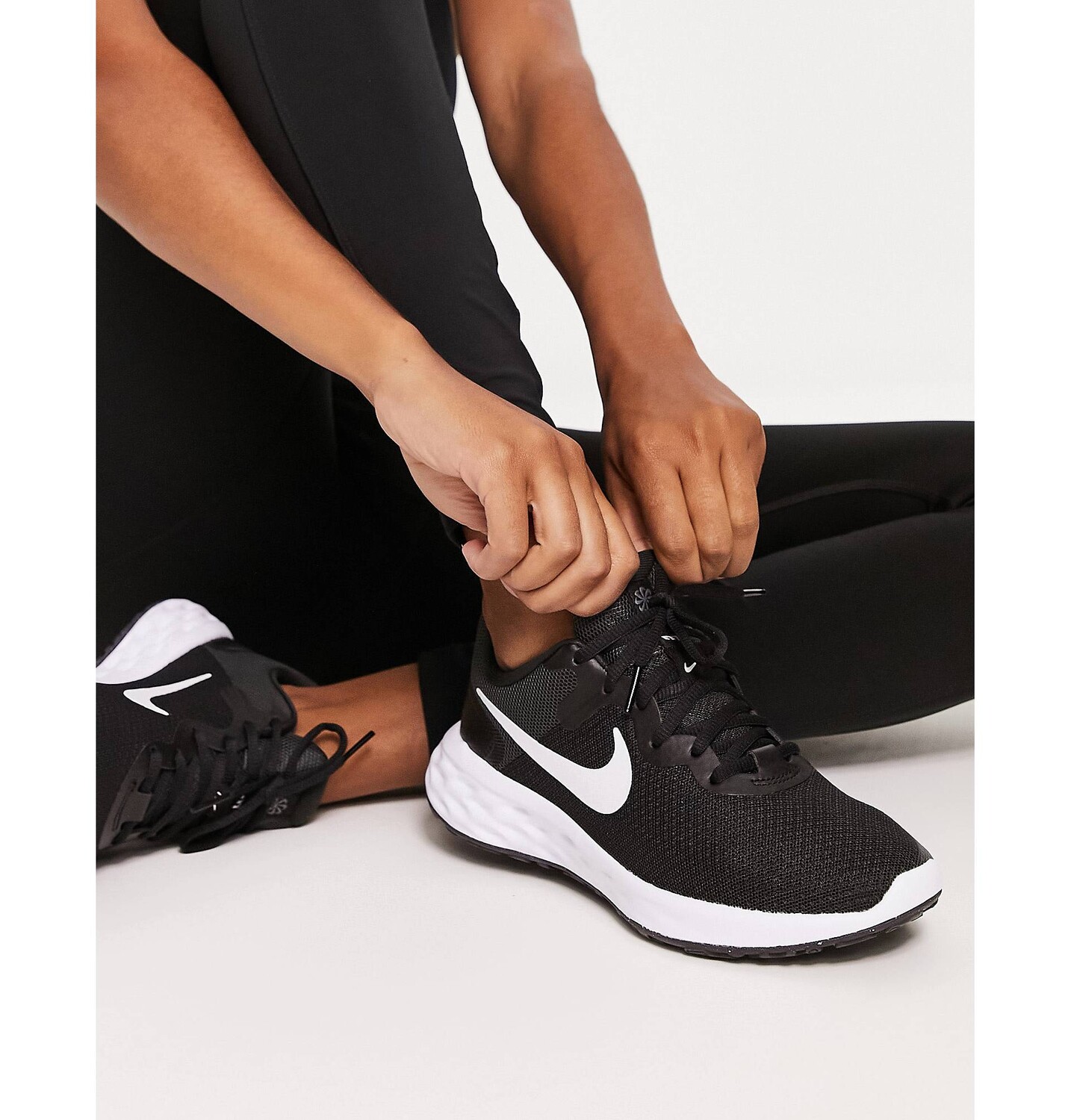 

Черные кроссовки Nike Running Revolution 6 Next