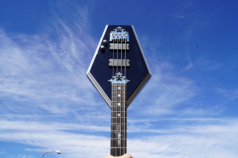 Басс гитара Schecter DIAMOND SERIES Sean Yseult Casket Bass - Gloss Black 4-String Electric Bass Guitar фото