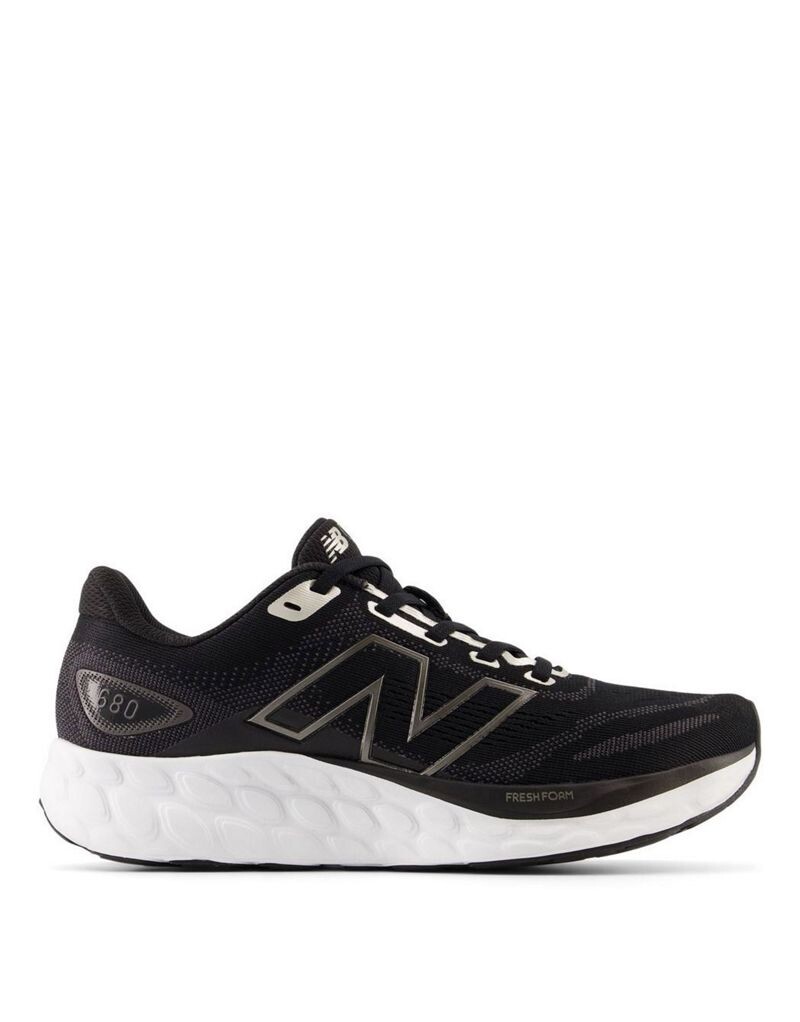 

Черные кроссовки New Balance Running Fresh Foam 680V8