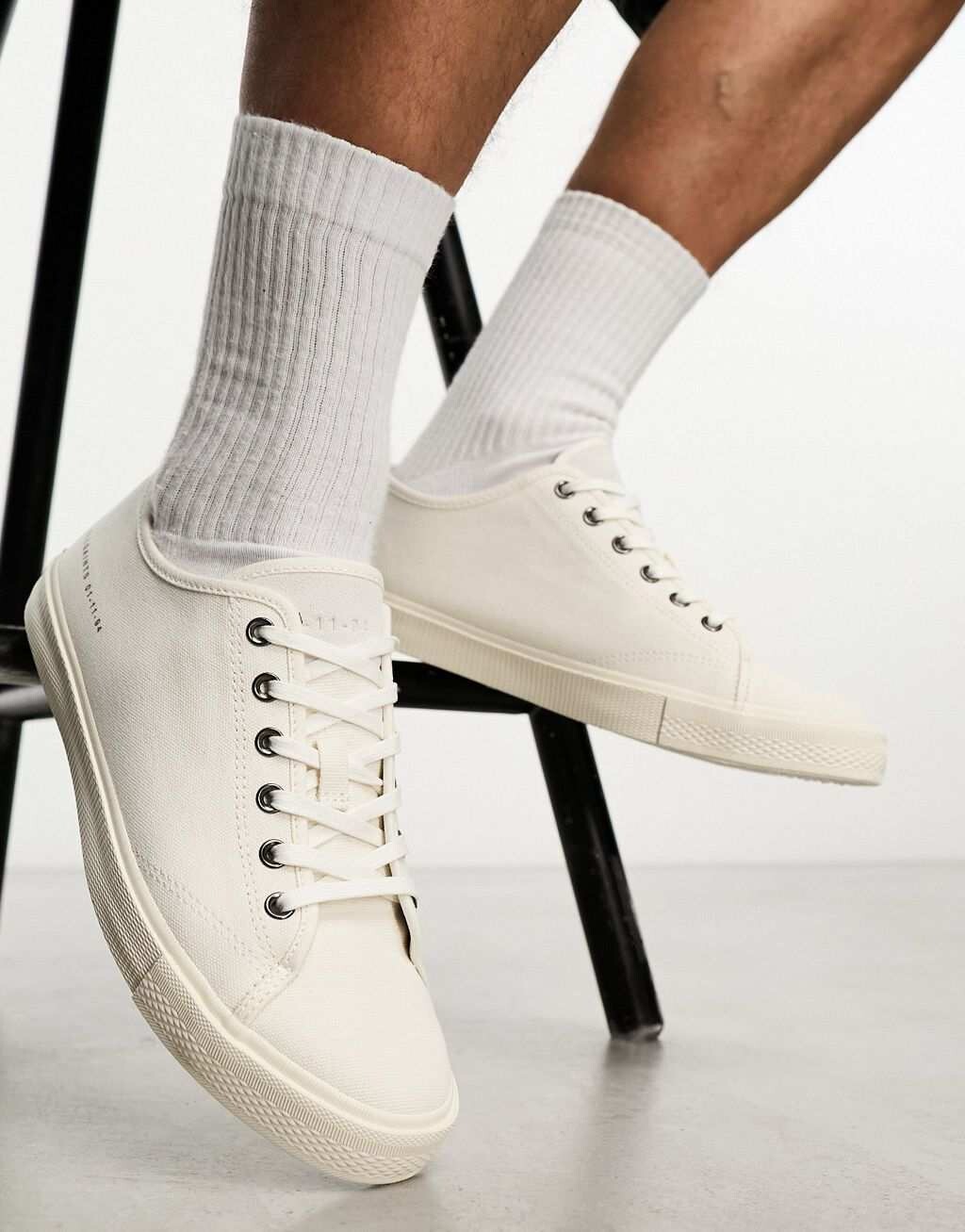 

Белые низкие кроссовки AllSaints Theo