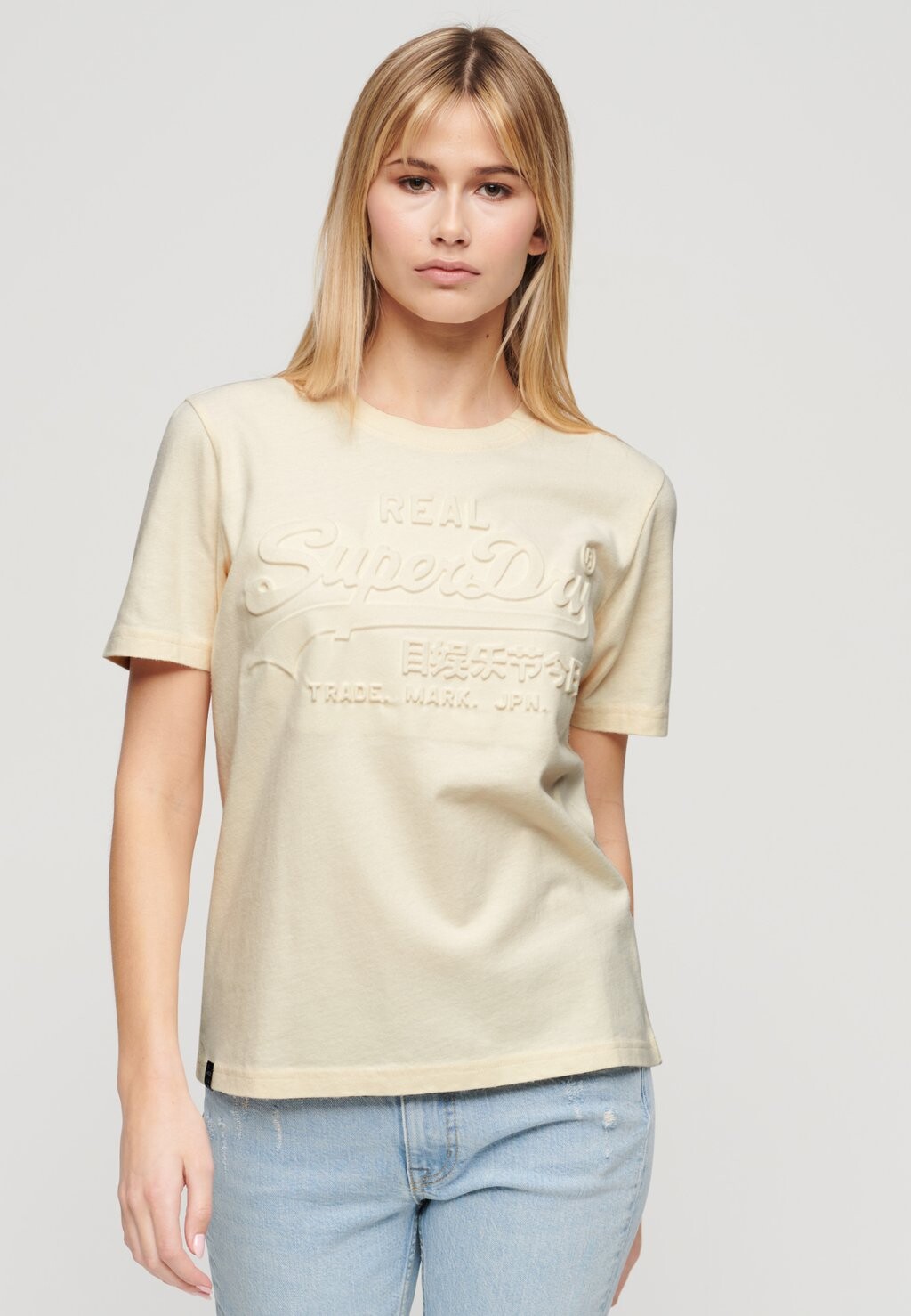 

Футболка с принтом EMBOSSED Superdry, светло-желтый