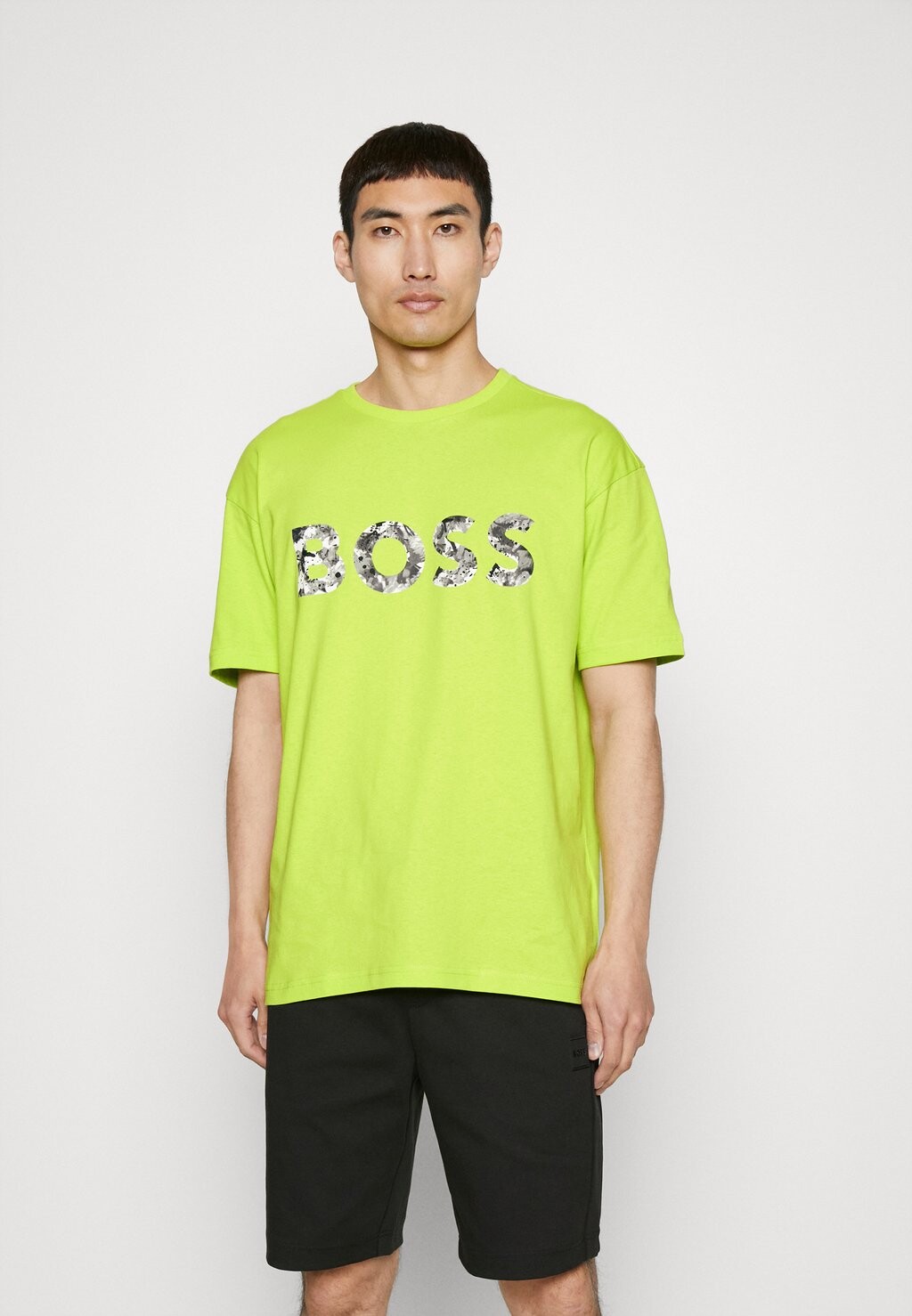

Футболка с принтом BOSS, зеленый