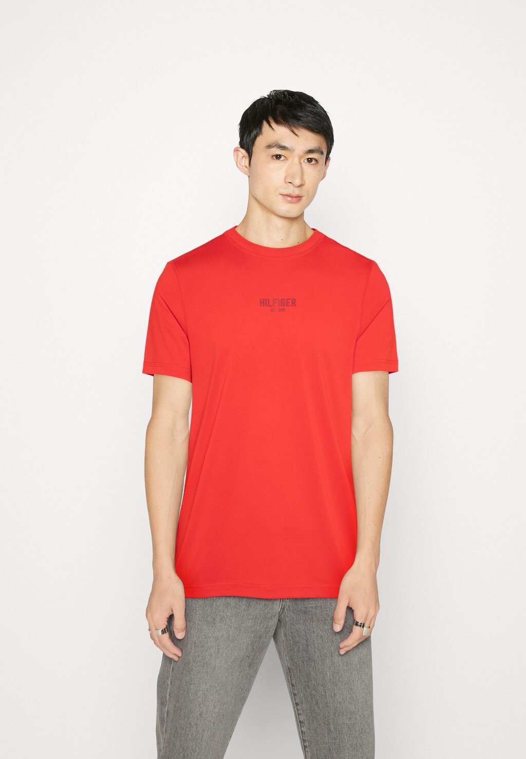 

Базовая футболка Essential Logo Tee Tommy Hilfiger, цвет fireworks