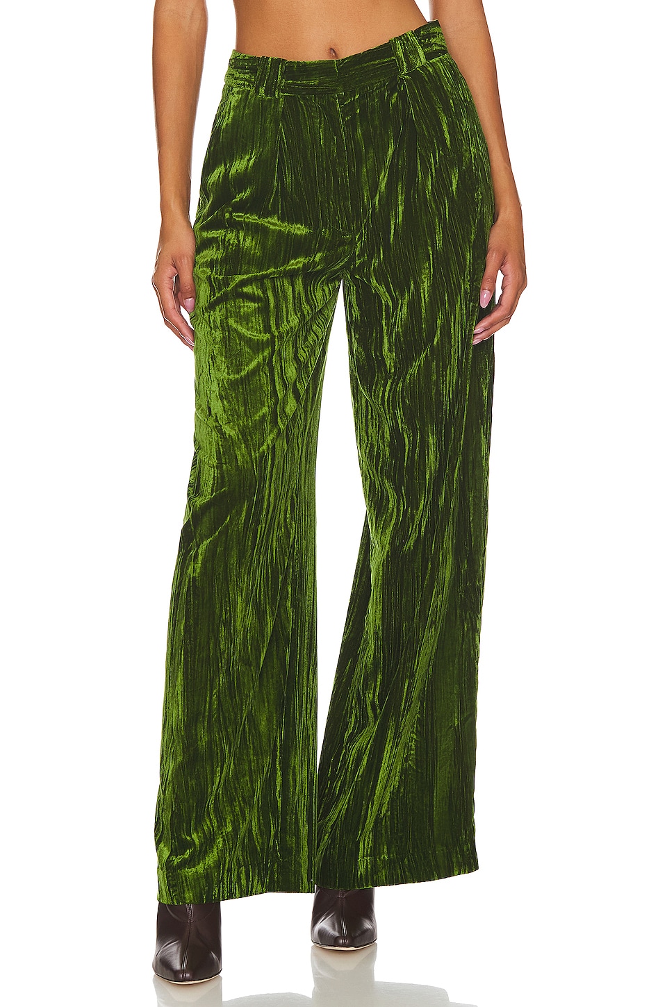 Брюки NBD Crinkled Velvet Pleated Trousers, цвет Juniper Green