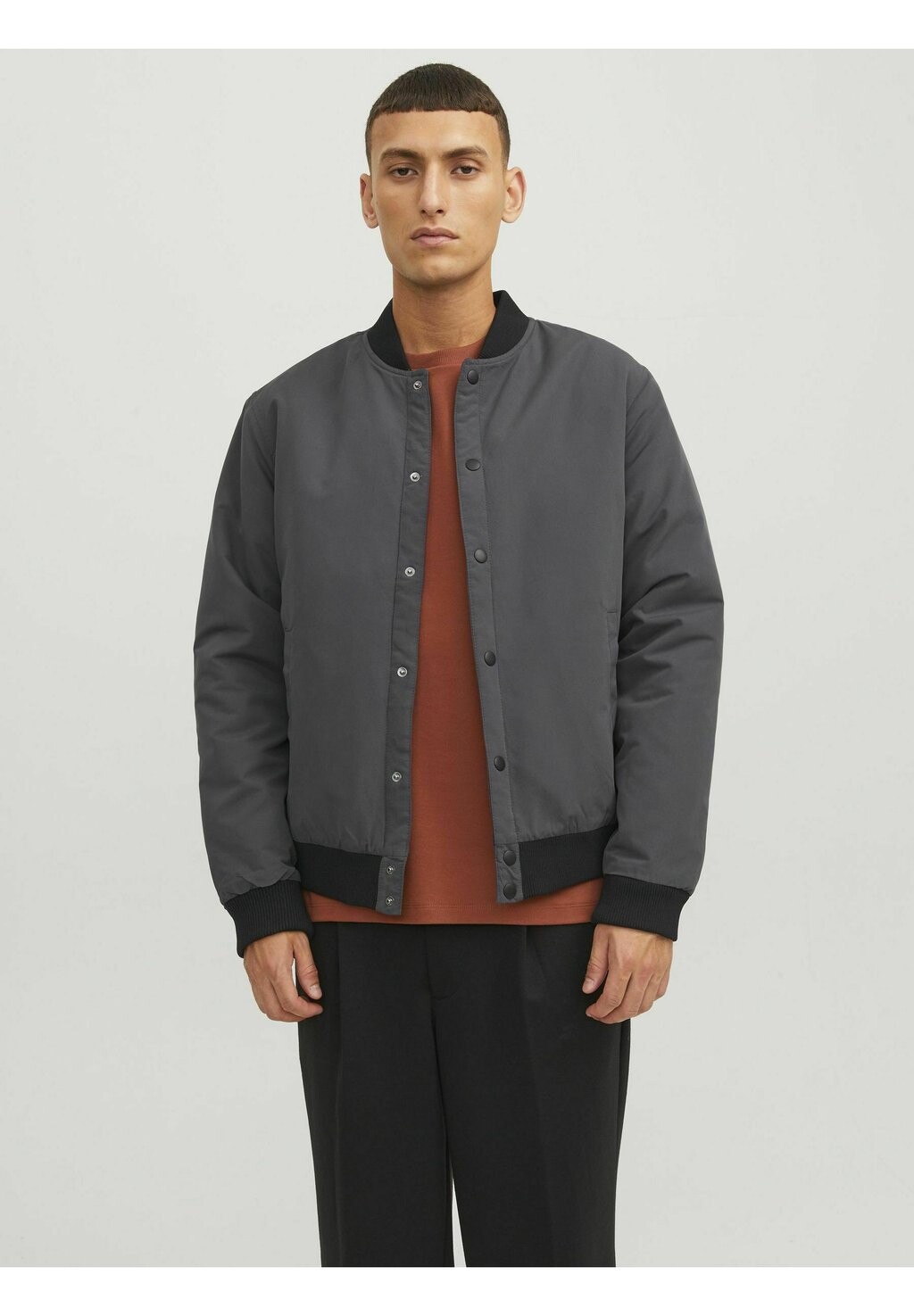 

Ветровка Jack & Jones WARRIOR COLLEGE UNISEX, цвет asphalt