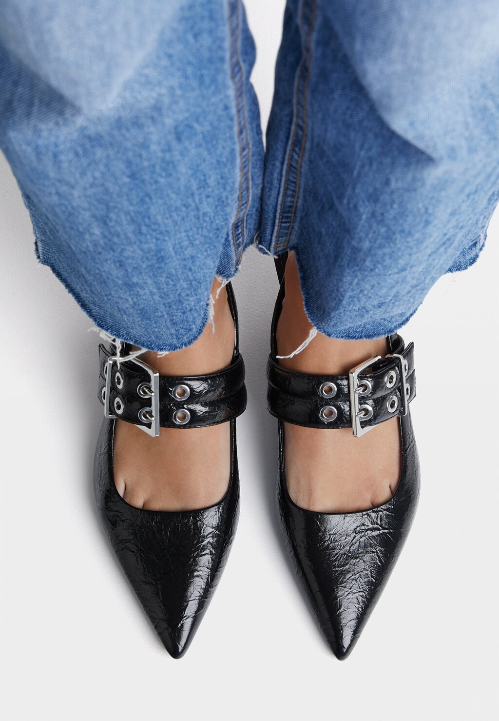 

Балетки на ремешке WITH BUCKLE DETAILS Stradivarius, цвет black