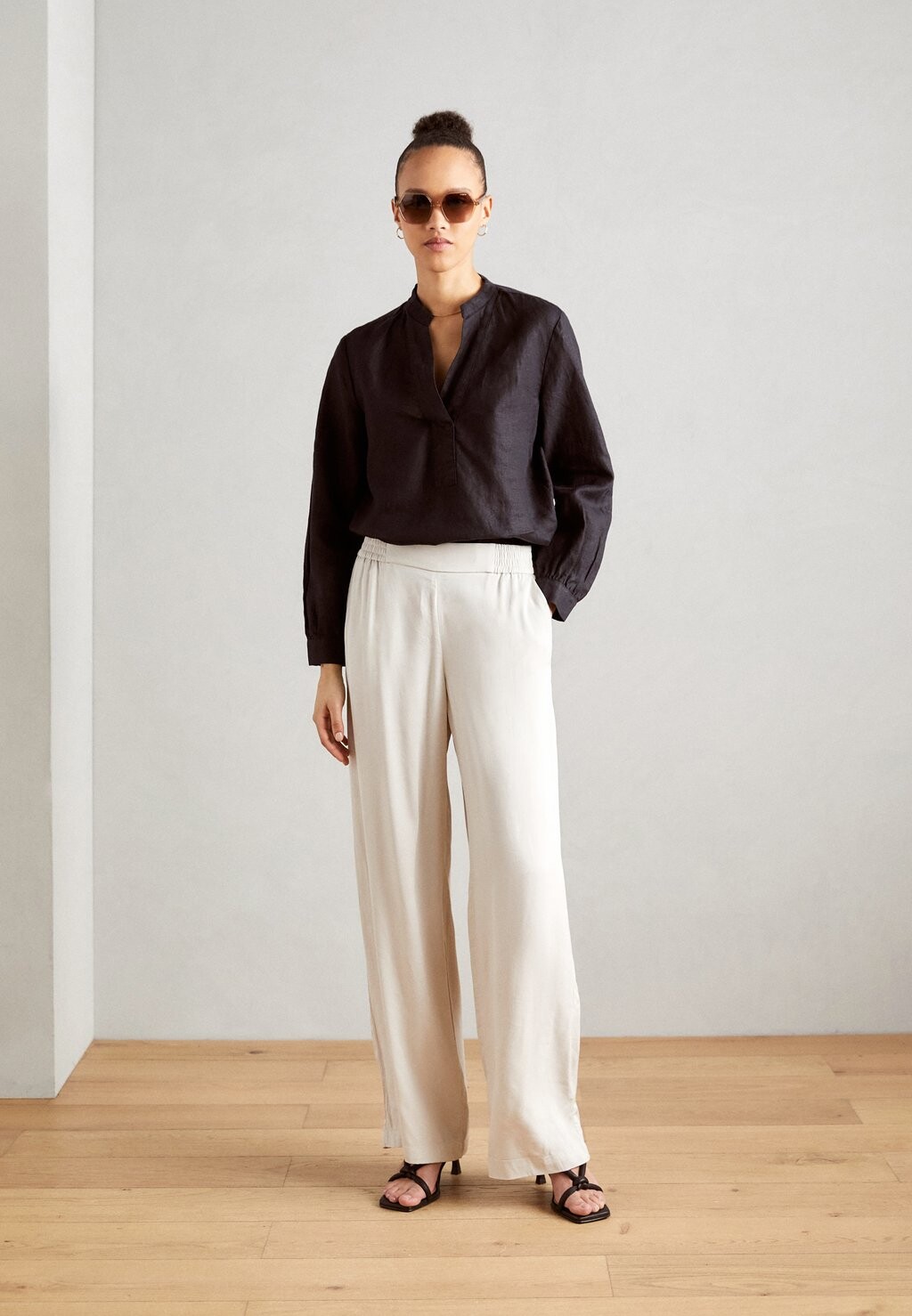 

Тканевые брюки SOLID SLIP ON Esprit, бежевый