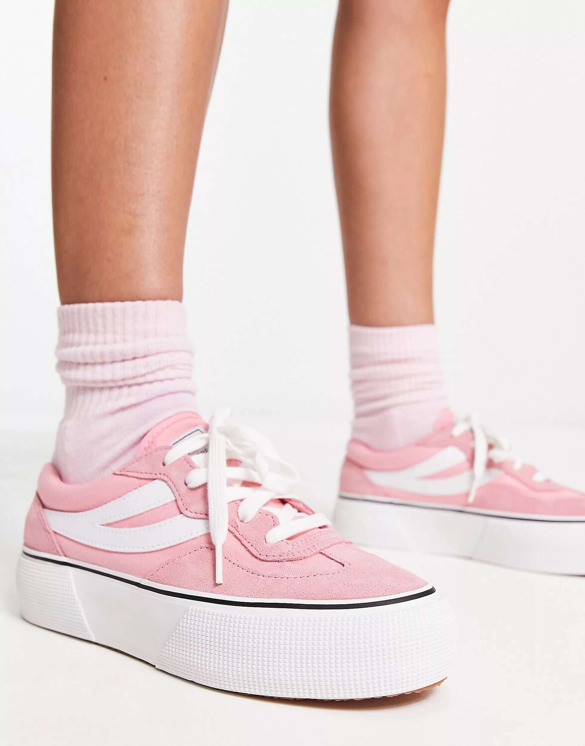 

Белые мульти-кеды на плоской подошве Superga Volley, Белый