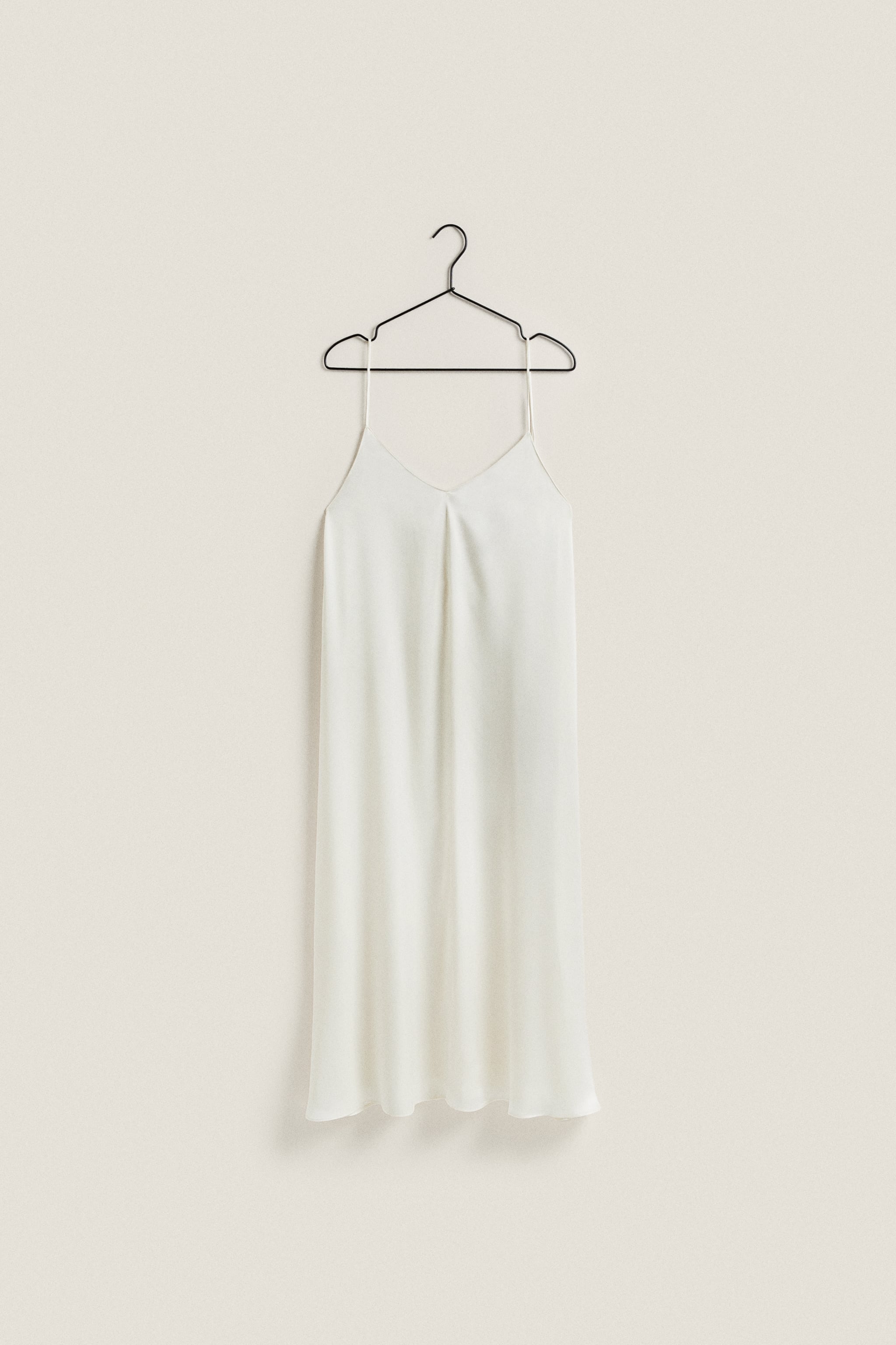 цена Шелковая ночная рубашка Zara, экрю