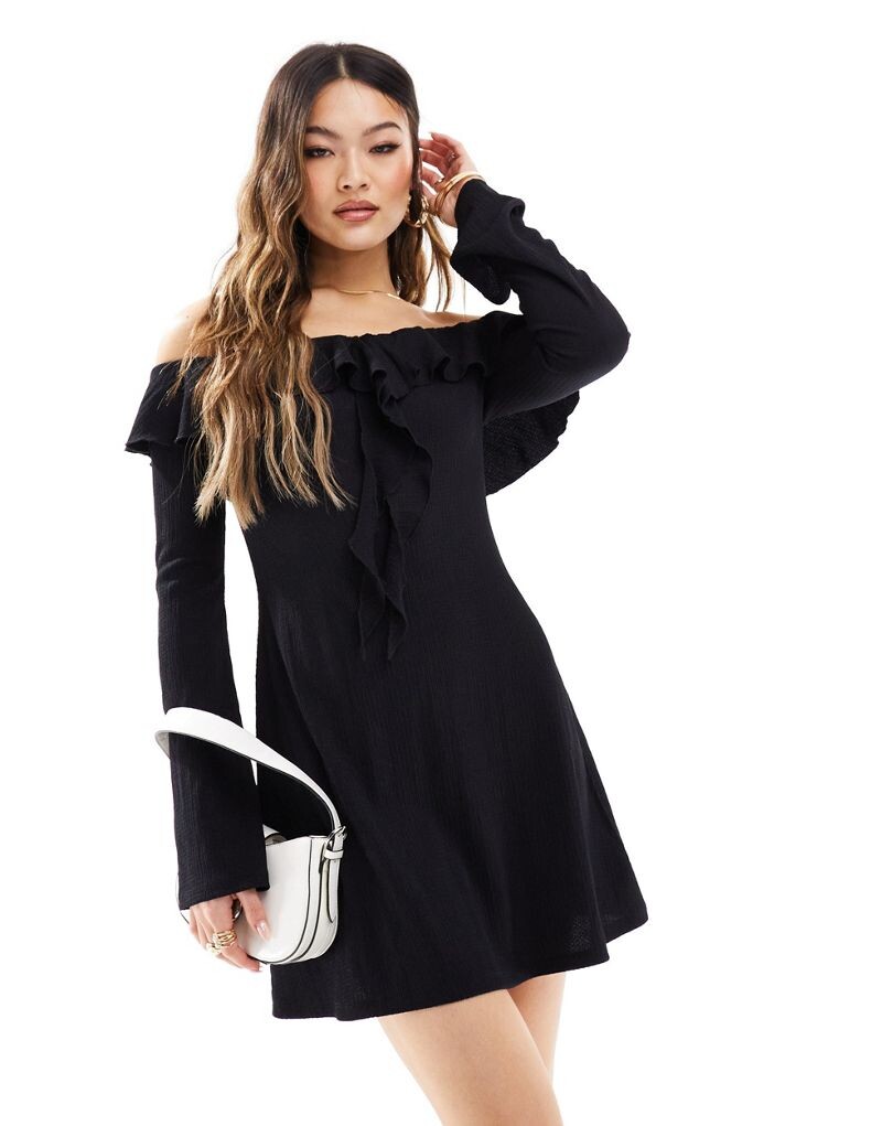 

Черное фактурное платье мини с открытыми плечами и оборками ASOS DESIGN