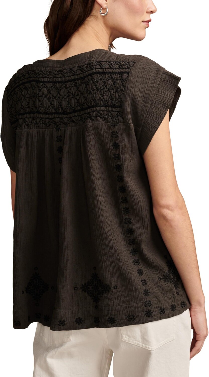 

Блуза Lucky Brand Short Sleeve Embroidered Smocked Blouse, цвет Raven