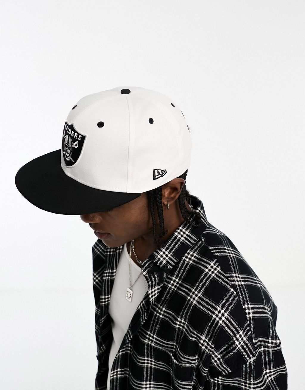 

Белая кепка New Era 9fifty Raiders