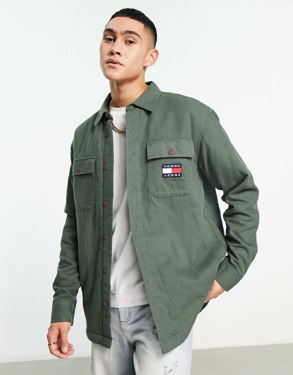 

Темно-зеленая рубашка на подкладке из шерпы с флагом и логотипом Tommy Jeans