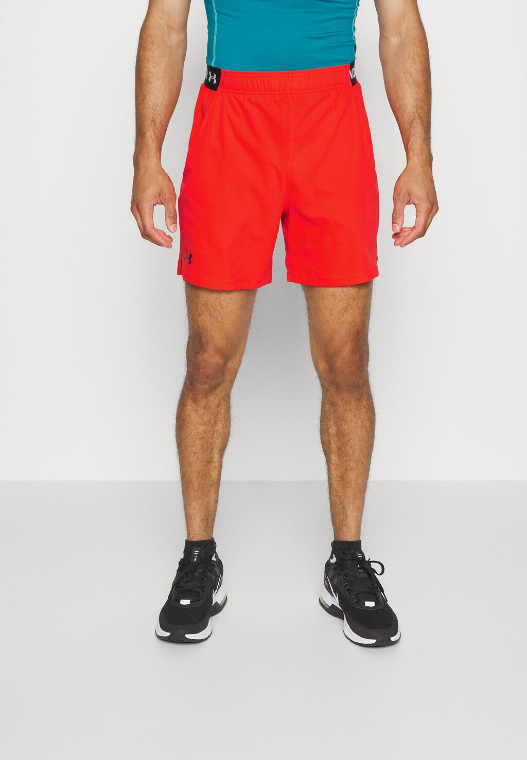 

Спортивные шорты Under Armour, красный