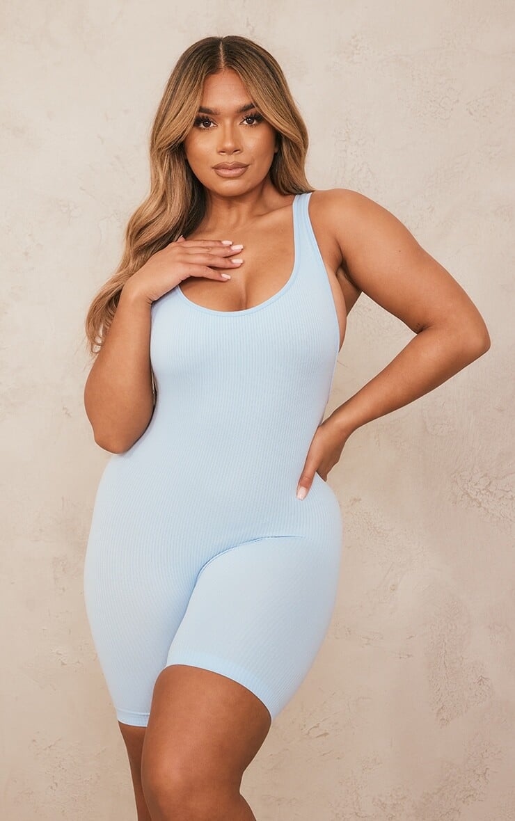 

PrettyLittleThing Форма Бледно-голубой комбинезон с овальным вырезом в рубчик