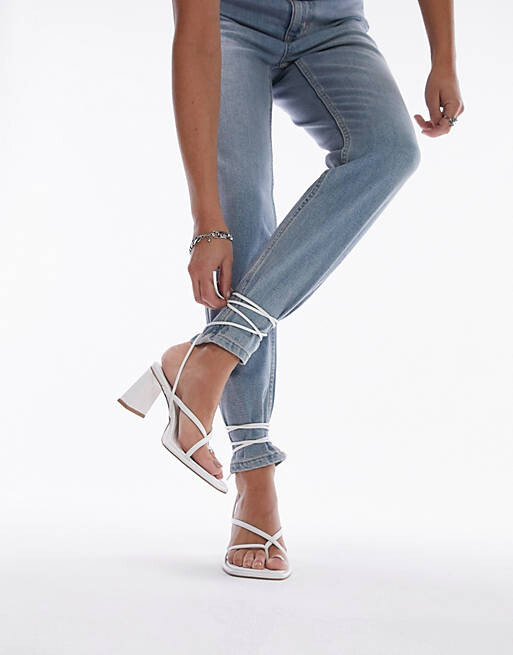 

Белые босоножки на толстом каблуке с завязками Topshop Ellis