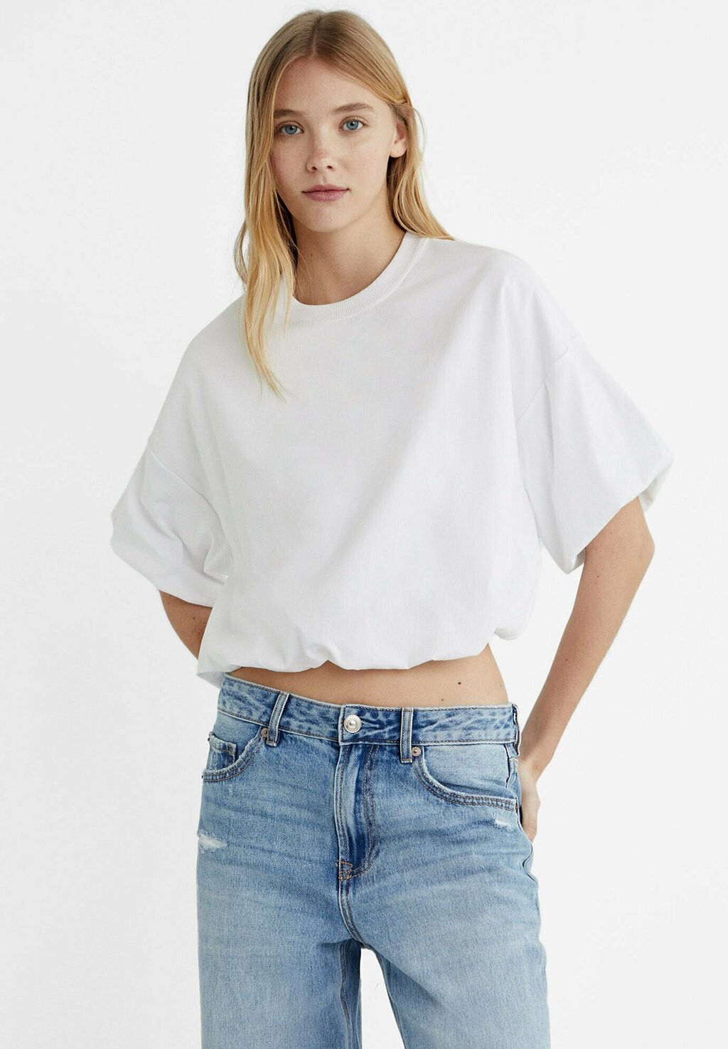 

Футболка базовая BALLOON Stradivarius, цвет white