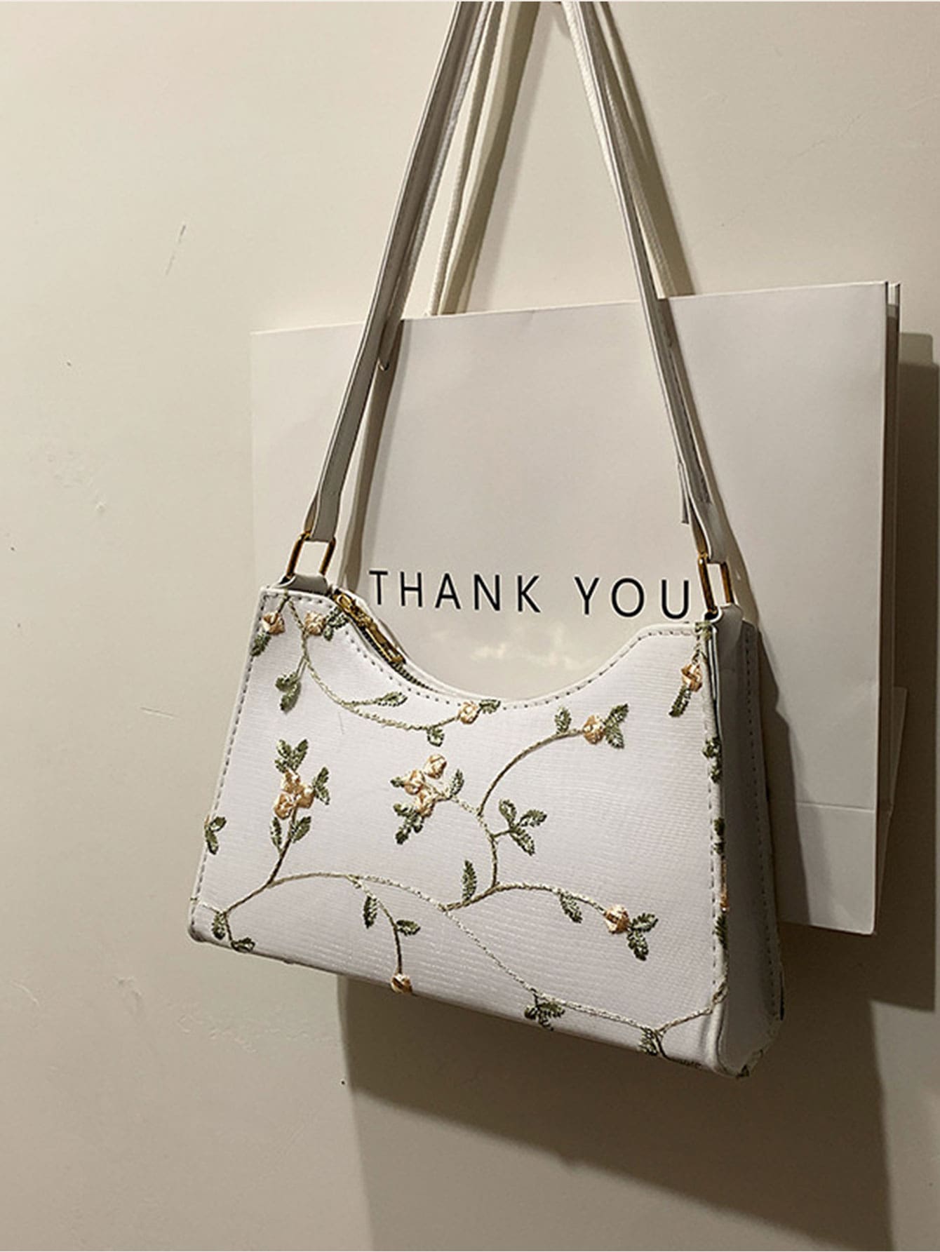 Легкая деловая повседневная сумка-багет с цветочной вышивкой для девочек-подростков, белый фото