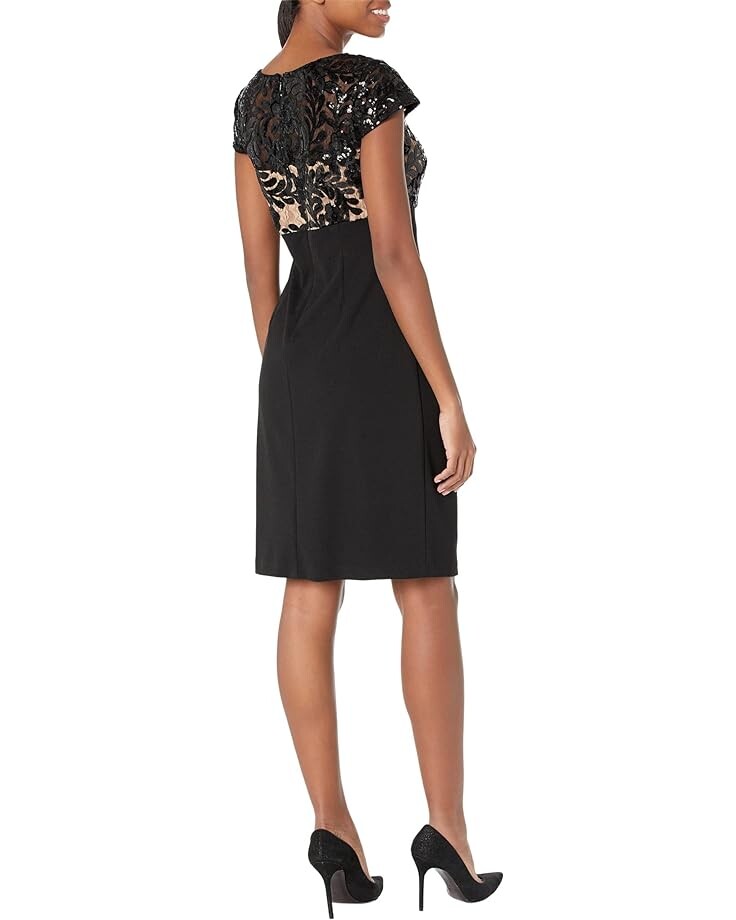 

Платье Alex Evenings Petite Short Empire Waist Sheath Dress with Sequin Bodice, цвет Black/Nude