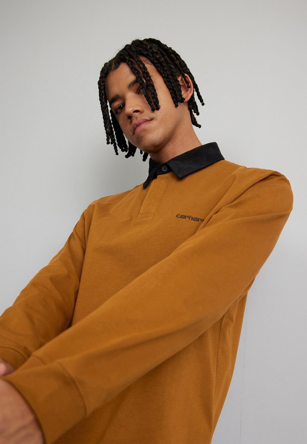 

Поло Rugby Carhartt WIP, цвет deep brown / black / white