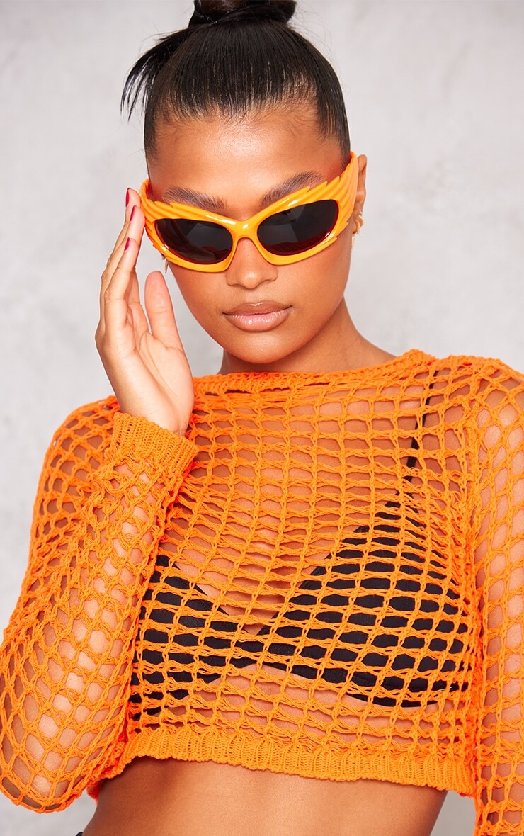 

PrettyLittleThing Ярко-оранжевые матовые солнцезащитные очки с козырьком в оправе Spikey