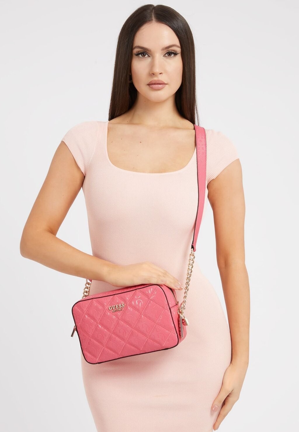 

Сумка через плечо Guess с вырезом, фуксия