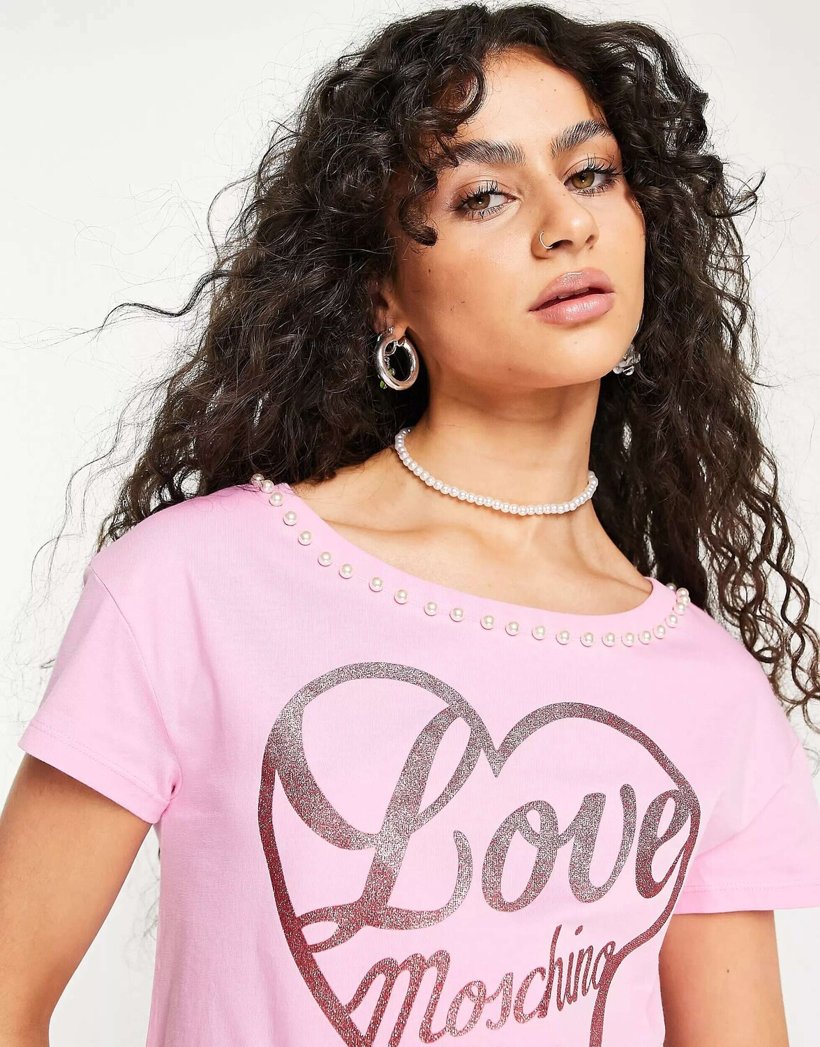 

Розовая футболка с блестящим логотипом и жемчужной отделкой Love Moschino, Розовый