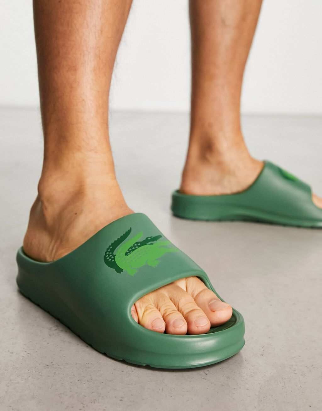 

Зеленые шлепанцы Lacoste Serve 2.0 Evo